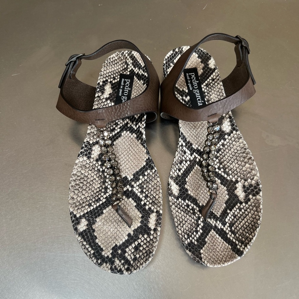 PEDRO GARCIA 8.5 size snake print sandal